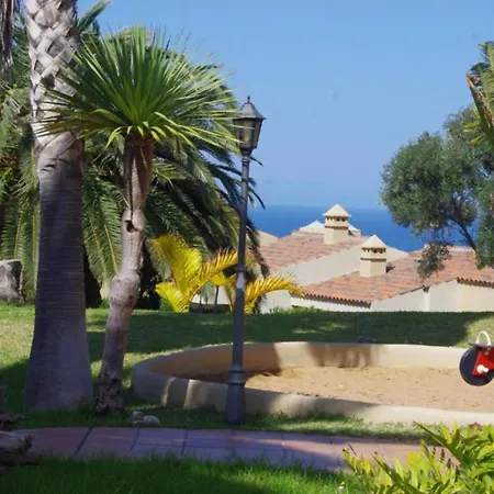Con Piscina Y Vistas Al Mar Sobre Acantilado Apartament