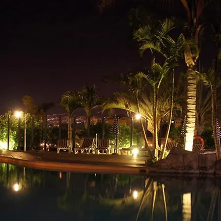 Con Piscina Y Vistas Al Mar Sobre Acantilado Apartamento